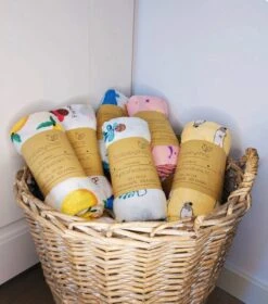 XL Eco Vriendelijk Bamboe - Hydrofiel Doek / Swaddle Blue Whale - 120 X 110 Cm - 70% Bamboe, 30% Biologisch Katoen - Inbakerdoek - Swaddle - Hydrofiele Doek - Inbakerdeken - Hydrofiele Luier - Multidoek - Ecobabyshop - Walvis - Mint Groen - Baby -Winkel Voor Babyproducten 1057x1200