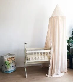 By Baboo Klamboe Baby 245cm - Crème - Katoen - Pompons -Winkel Voor Babyproducten 1063x1200 4