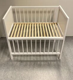 Bebies First Co-sleeper Wieg Wit Set | Inclusief Wiegmatras + Meyco Hoeslaken -Winkel Voor Babyproducten 1102x1200 2