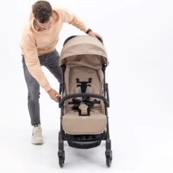 Hamilton By Yoop X1 Plus Kinderwagen - Buggy Met Monteerbare Wieg - Premium Stroller Met One Hand Folding Technologie - Nieuw, Hoger, Uitgebreider 2023 Model - Kaki - Licht, Verstelbaar, Wendbaar En Geschikt Van 0 Maanden Tot 4 Jaar -Winkel Voor Babyproducten 1194x1200 17