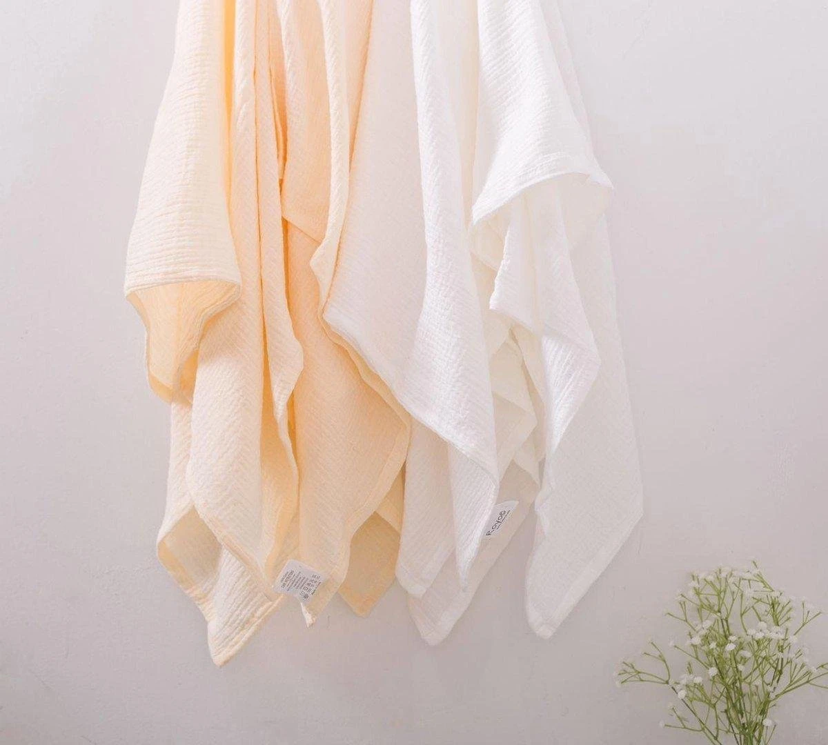 Hydrofiele Doek XL 120x120cm Wit - Luxueuze Kwaliteit - 100% Zacht Katoen - Hydrofiele Luiers - Swaddle - Inbakerdoek - Wikkeldeken- Omslagdoek Baby - Bad 5 Hydrofiele Doek XL 120x120cm Wit - Luxueuze Kwaliteit - 100% Zacht Katoen - Hydrofiele Luiers - Swaddle - Inbakerdoek - Wikkeldeken- Omslagdoek Baby - Bad - Afbeelding 3