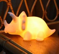 Merkloos Dino Lamp – Dinosaurus Lamp – Nachtlamp – Kinderlampje - Led - Triceratops -Winkel Voor Babyproducten 1200x1101 5