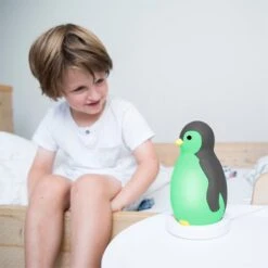 Zazu Pam Slaaptrainer - Pinguin - Met Bluetooth Speaker En Nachtlamp Functie - Roze -Winkel Voor Babyproducten 1200x1200 1309
