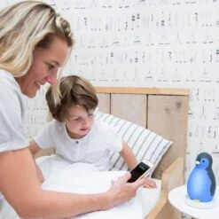 Zazu Pam Slaaptrainer - Pinguin - Met Bluetooth Speaker En Nachtlamp Functie - Roze -Winkel Voor Babyproducten 1200x1200 1310
