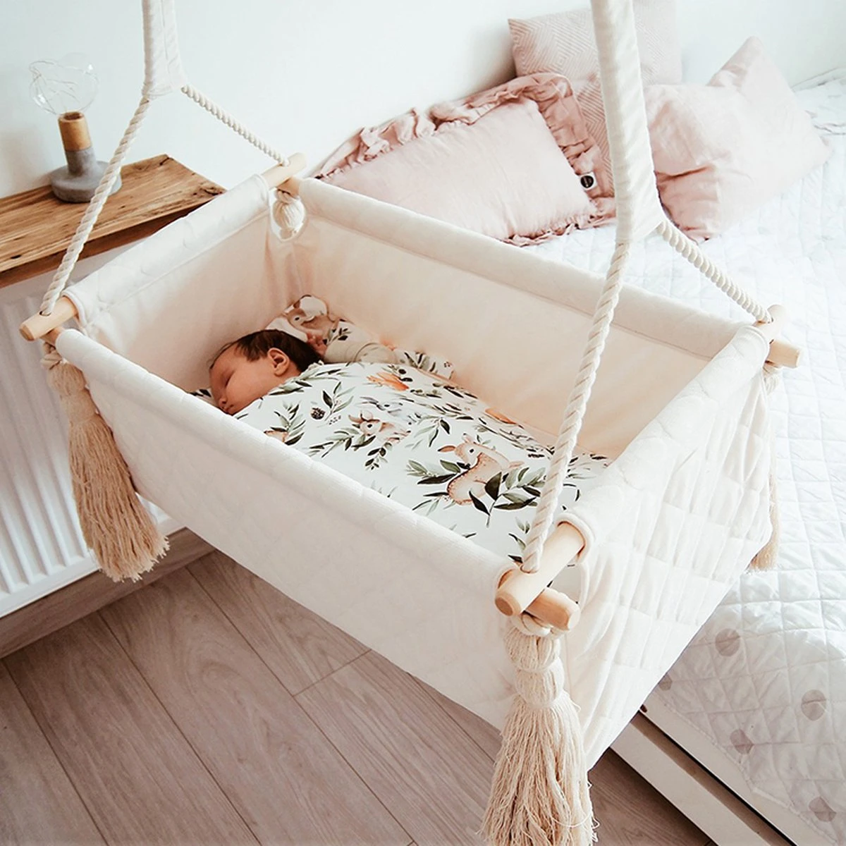 Hangwieg - Baby Schommelwieg Off-White - Newborn Baby Kribbe - Inclusief Bevestigingsmaterialen En Matras Op Maat! 7 Hangwieg - Baby Schommelwieg Off-White - Newborn Baby Kribbe - Inclusief Bevestigingsmaterialen En Matras Op Maat! - Afbeelding 5