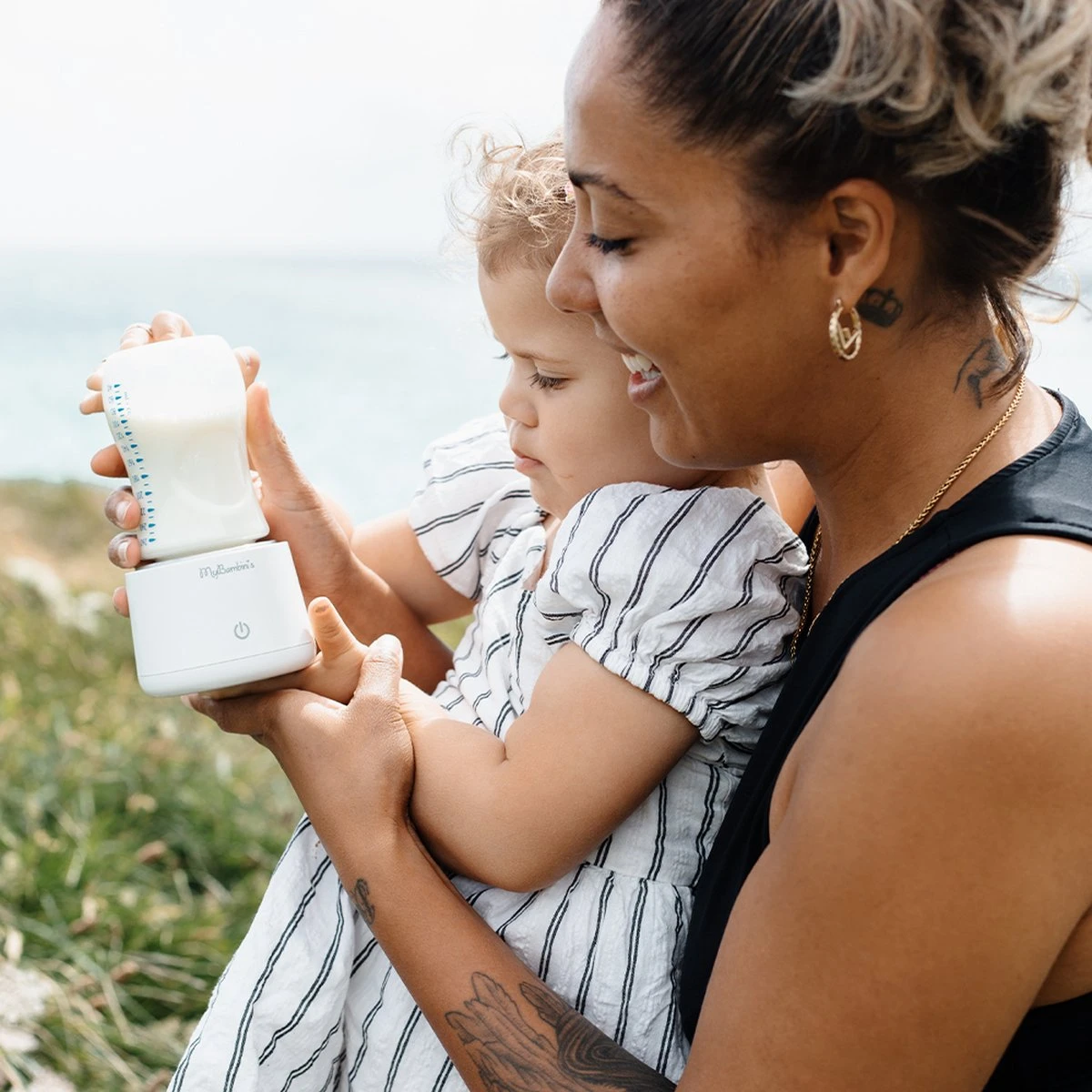 MyBambini's Bottle Warmer Pro™ - Draagbare Baby Flessenwarmer Voor Onderweg - Wit - Geschikt Voor MAM, Lansinoh, NIP & Nanobebe (brede Hals) 6 MyBambini's Bottle Warmer Pro™ - Draagbare Baby Flessenwarmer Voor Onderweg - Wit - Geschikt Voor MAM, Lansinoh, NIP & Nanobebe (brede Hals) - Afbeelding 4