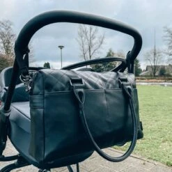 Kidzroom In Your Dreams Luiertas - Zwart - Ophanglussen Kinderwagen - Verschoonmatje - Verstelbare Schouderband 9 Kidzroom In Your Dreams Luiertas - Zwart - Ophanglussen Kinderwagen - Verschoonmatje - Verstelbare Schouderband -Winkel Voor Babyproducten 1200x1200 2301