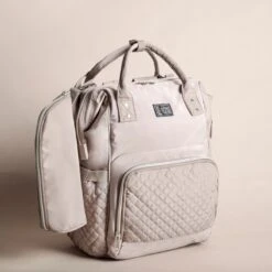 NanaBeebi Luiertas Rugzak Met Verschoonmatje - Beige Taupe - Inclusief Flessenwarmhouder - Kinderwagenhaken En Isoleervak -Winkel Voor Babyproducten 1200x1200 2337