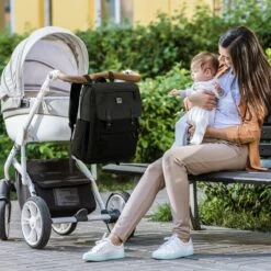 Brisby Slijtvaste Luiertas – Verzorgingstas - Two Tone Zwart En Donkergrijs - Inclusief Verschoonmatje - Isoleervakken - Met Geïntegreerde Kinderwagen Haken -Winkel Voor Babyproducten 1200x1200 2348