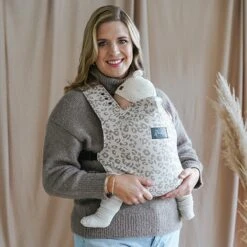 ROOKIE Baby Premium Draagzak- Design Buikdrager - Comfortabel En Ergonomisch - Pasgeboren Babydrager - Peuterdrager - Biologisch Katoen - Super Zacht - Unisex: Voor Mama En Papa (Leoprint Beige) -Winkel Voor Babyproducten 1200x1200 2774