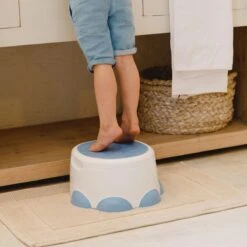 Bumbo Step 'n Potty Powder Blue -Toilet Trainer- Brilverkleiner Met Opstapje -Toilet Bril Zitje - 3 In 1 WC Potje - WC Verkleiner - WC Zindelijkheids Training Voor Jongens/Meisjes - Urinoirs Voor Kind/Peuter Van 2 Tot 7 Jaar - Wit Met Blauw 14 Bumbo Step 'n Potty Powder Blue -Toilet Trainer- Brilverkleiner Met Opstapje -Toilet Bril Zitje - 3 In 1 WC Potje - WC Verkleiner - WC Zindelijkheids Training Voor Jongens/Meisjes - Urinoirs Voor Kind/Peuter Van 2 Tot 7 Jaar - Wit Met Blauw -Winkel Voor Babyproducten 1200x1200 333
