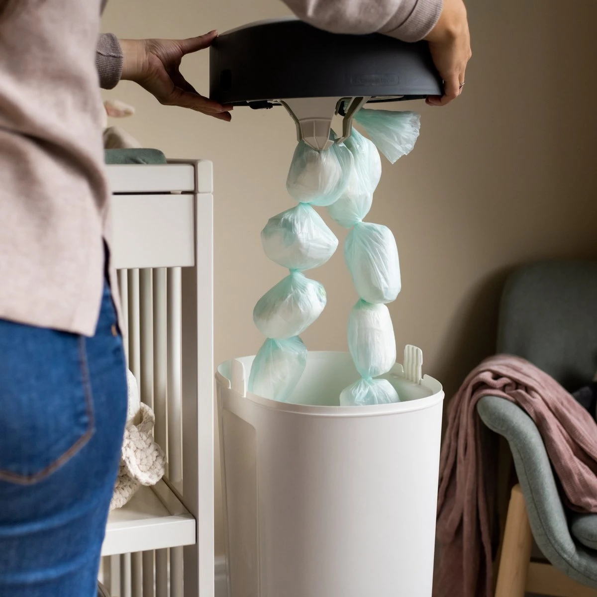 Tommee Tippee Twist & Click XL-luieremmer - Voor Maximaal 60 Luiers - Milieuvriendelijker Systeem - 1 Navulcassette - Duurzaam Geproduceerde Antibacteriële GREENFILM 10 Tommee Tippee Twist & Click XL-luieremmer - Voor Maximaal 60 Luiers - Milieuvriendelijker Systeem - 1 Navulcassette - Duurzaam Geproduceerde Antibacteriële GREENFILM - Afbeelding 8