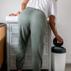 Tommee Tippee Simplee Sangenic Luieremmer, Milieuvriendelijker Systeem, Inclusief 6 Navulcassettes Met Duurzaam Geproduceerde Antibacteriële GREENFILM, Grijs -Winkel Voor Babyproducten 1200x1200 794