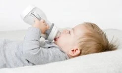 Difrax Anti-Colic Papfles XL Wide - 310 Ml - Wit/Transparant - 2 Stuks 9 Difrax Anti-Colic Papfles XL Wide - 310 Ml - Wit/Transparant - 2 Stuks -Winkel Voor Babyproducten 1200x725 3