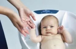 Babypatent Aquascale Babybadje - 3 In 1 Babybadje Met Digitale T° En Digitale Weegschaal - Babybadjes -Winkel Voor Babyproducten 1200x783