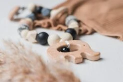 Wagenspanner Olifant - Musthave 2021 - Baby Wagenspanner Hout - Vrolijke Kinderwagenspanner - Eenvoudig Te Bevestigen - Kraamcadeau Voor Jongens En Meisjes - Baby Cadeau -Winkel Voor Babyproducten 1200x800 375