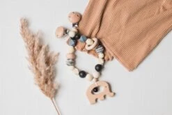 Wagenspanner Olifant - Musthave 2021 - Baby Wagenspanner Hout - Vrolijke Kinderwagenspanner - Eenvoudig Te Bevestigen - Kraamcadeau Voor Jongens En Meisjes - Baby Cadeau -Winkel Voor Babyproducten 1200x800 376