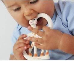 Sophie De Giraf - So Pure - Bijtring - Very Soft - 100% Natuurlijk Rubber -Winkel Voor Babyproducten 1200x989 4