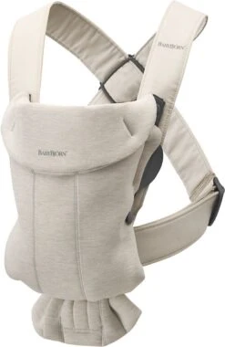 BabyBjörn Draagzak Mini - 3D Jersey - Lichtbeige -Winkel Voor Babyproducten 779x1200 2