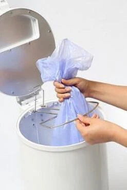 DiaperPail - Clear White - Luieremmer Met Speciale Luiersluis - Werkt Met Normale Vuilniszakken - Luxe Luieremmer - Geen Speciale Cassettes - Geen Geurtjes - Makkelijk Schoon Te Maken - Is Gemaakt Van Aluminium -Winkel Voor Babyproducten 798x1200 3