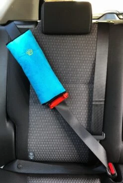 3D Blauwe Gordelkussen Of Slaapkussen Als Reiskussen In De Auto. Dit Kussen Is De Beschermer Van Riem/Gordel, Nek, Hoofd En Kind Bij Het Slapen 16 3D Blauwe Gordelkussen Of Slaapkussen Als Reiskussen In De Auto. Dit Kussen Is De Beschermer Van Riem/Gordel, Nek, Hoofd En Kind Bij Het Slapen -Winkel Voor Babyproducten 810x1200 3