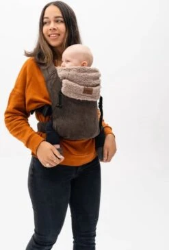 Bykay - Draagdoeken - Cover - Teddy Taupe - Winter Edition -Winkel Voor Babyproducten 813x1200 4