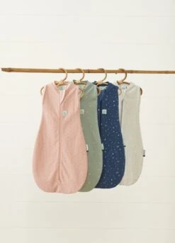ErgoPouch Slaapzak Baby Cocoon Zomer - 0-3 Maanden - TOG 0.2 - Berries 17 ErgoPouch Slaapzak Baby Cocoon Zomer - 0-3 Maanden - TOG 0.2 - Berries -Winkel Voor Babyproducten 865x1200