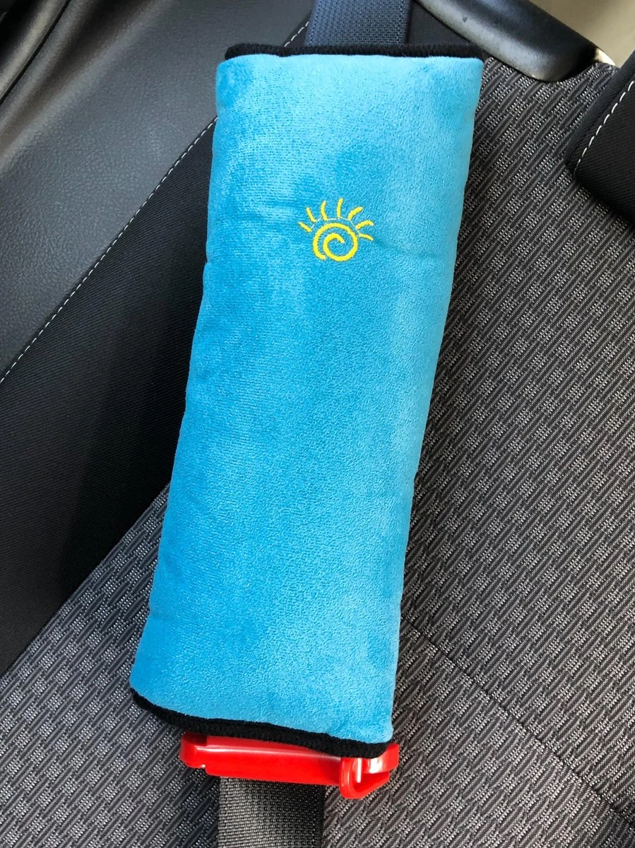 3D Blauwe Gordelkussen Of Slaapkussen Als Reiskussen In De Auto. Dit Kussen Is De Beschermer Van Riem/Gordel, Nek, Hoofd En Kind Bij Het Slapen 5 3D Blauwe Gordelkussen Of Slaapkussen Als Reiskussen In De Auto. Dit Kussen Is De Beschermer Van Riem/Gordel, Nek, Hoofd En Kind Bij Het Slapen - Afbeelding 3