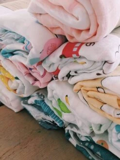 XL Eco Vriendelijk Bamboe - Hydrofiel Doek / Swaddle Blue Whale - 120 X 110 Cm - 70% Bamboe, 30% Biologisch Katoen - Inbakerdoek - Swaddle - Hydrofiele Doek - Inbakerdeken - Hydrofiele Luier - Multidoek - Ecobabyshop - Walvis - Mint Groen - Baby -Winkel Voor Babyproducten 900x1200 7